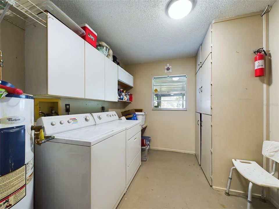 For Sale: $220,000 (3 beds, 1 baths, 984 Square Feet)