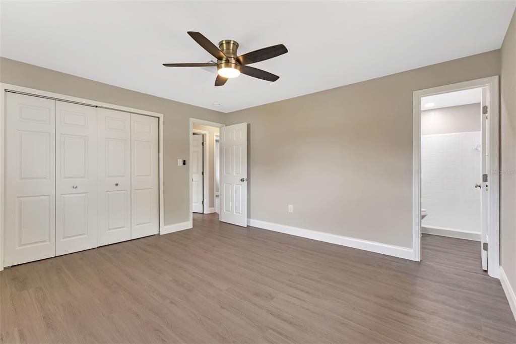 For Sale: $279,900 (3 beds, 2 baths, 1239 Square Feet)