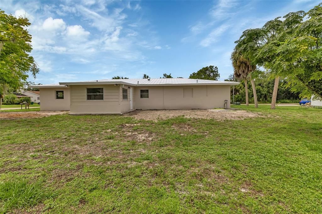 For Sale: $279,900 (3 beds, 2 baths, 1239 Square Feet)