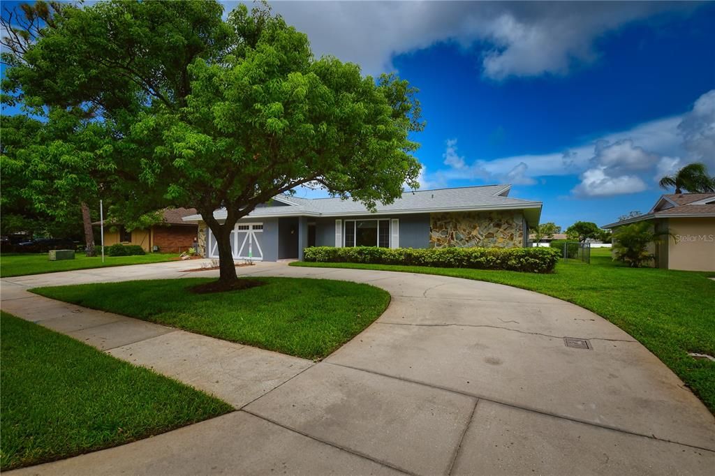 Large driveway for parking