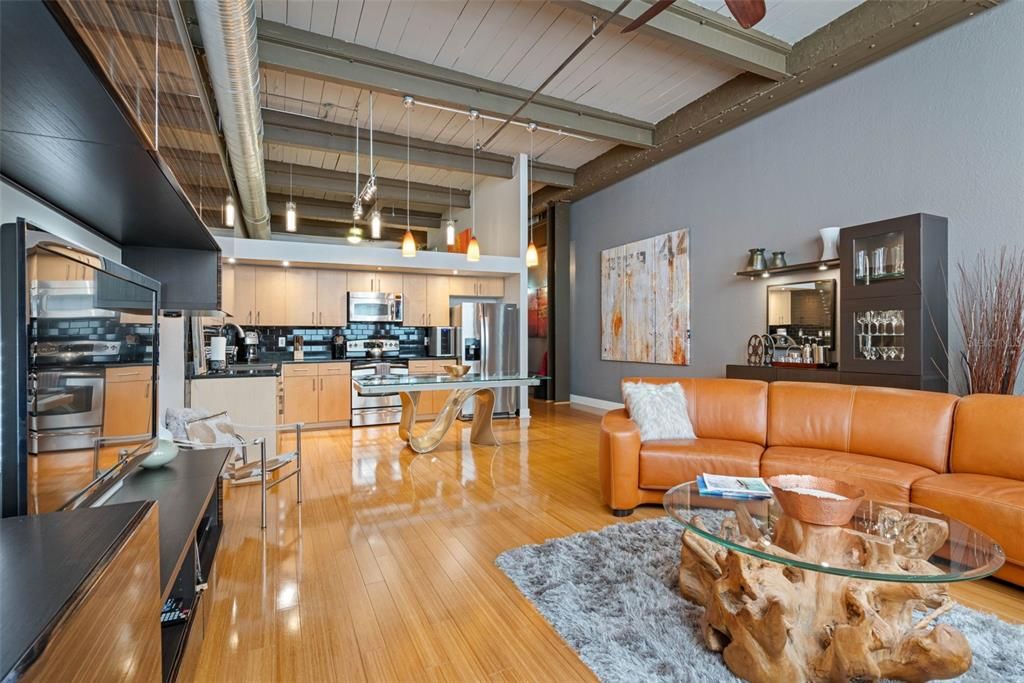 For Sale: $654,900 (1 beds, 1 baths, 1111 Square Feet)