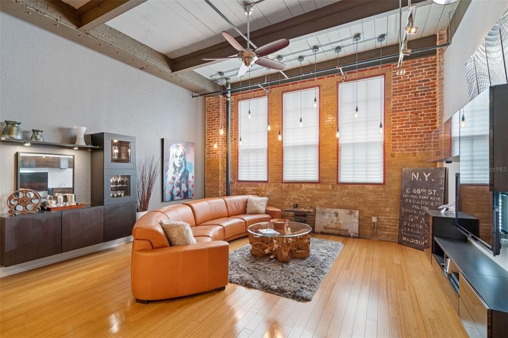 For Sale: $654,900 (1 beds, 1 baths, 1111 Square Feet)