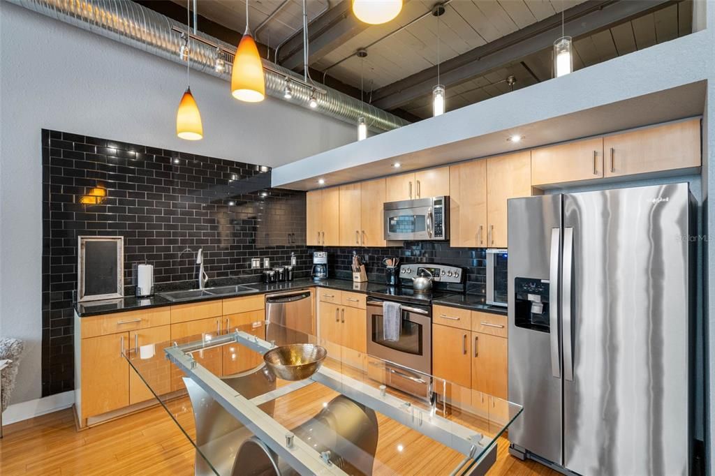 For Sale: $654,900 (1 beds, 1 baths, 1111 Square Feet)