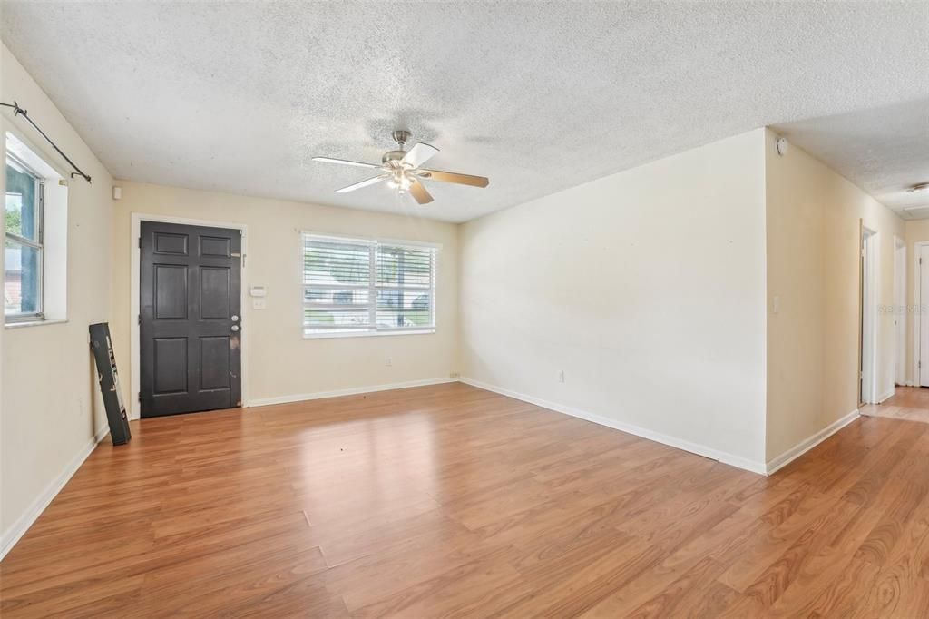 Active With Contract: $225,000 (3 beds, 2 baths, 1160 Square Feet)