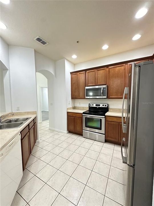 For Rent: $2,200 (3 beds, 2 baths, 1433 Square Feet)