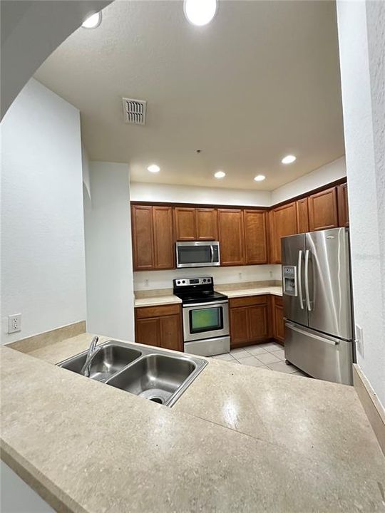 For Rent: $2,200 (3 beds, 2 baths, 1433 Square Feet)