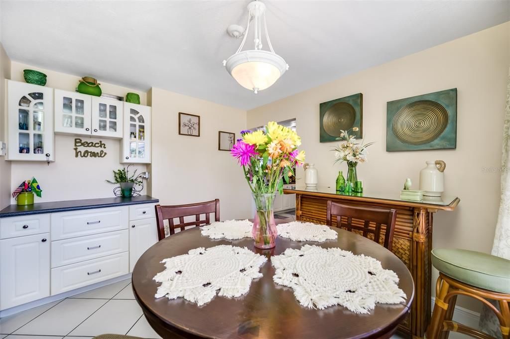 For Sale: $540,000 (2 beds, 1 baths, 1077 Square Feet)