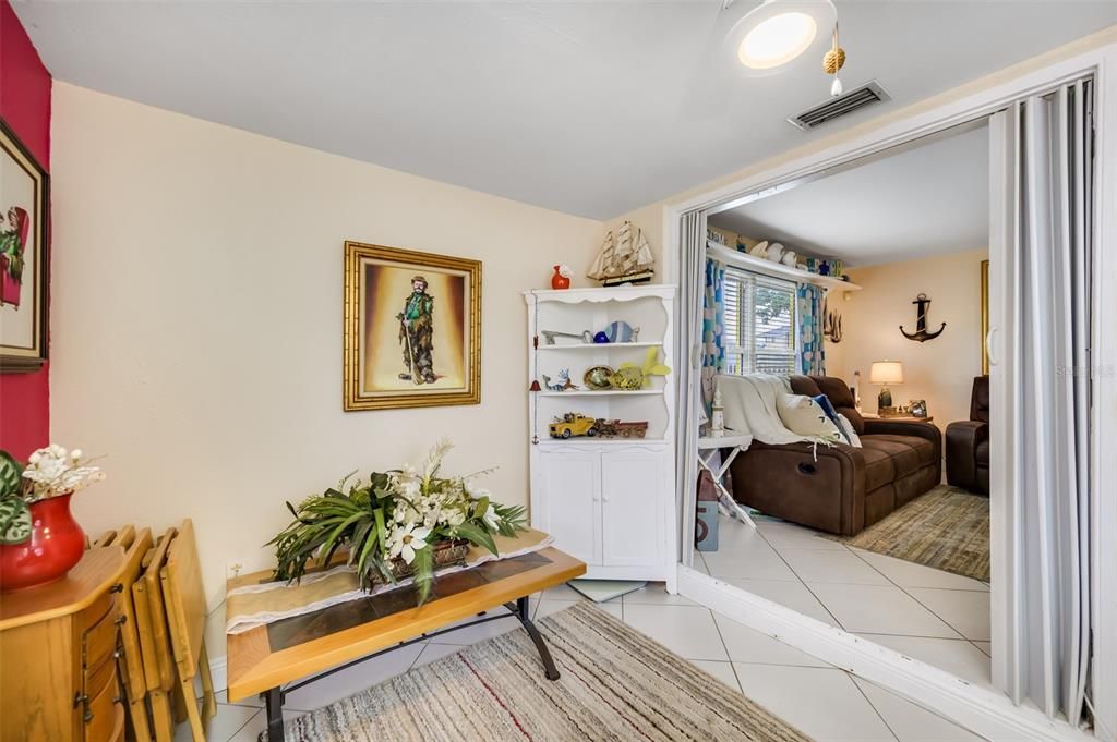 For Sale: $540,000 (2 beds, 1 baths, 1077 Square Feet)