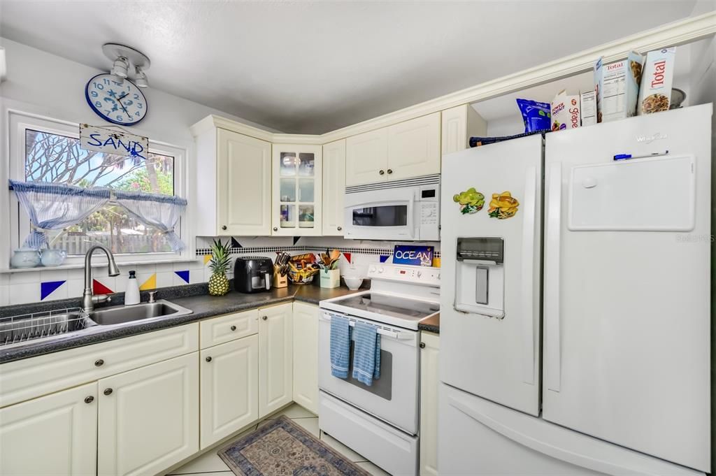 For Sale: $540,000 (2 beds, 1 baths, 1077 Square Feet)