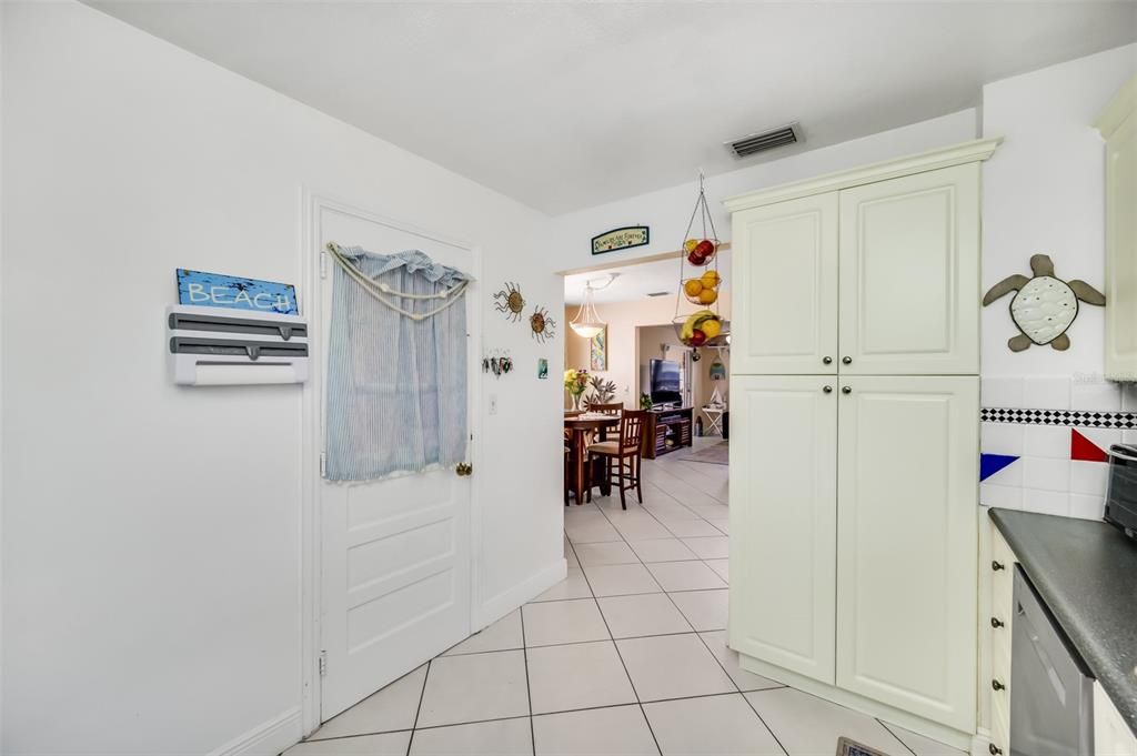 For Sale: $540,000 (2 beds, 1 baths, 1077 Square Feet)