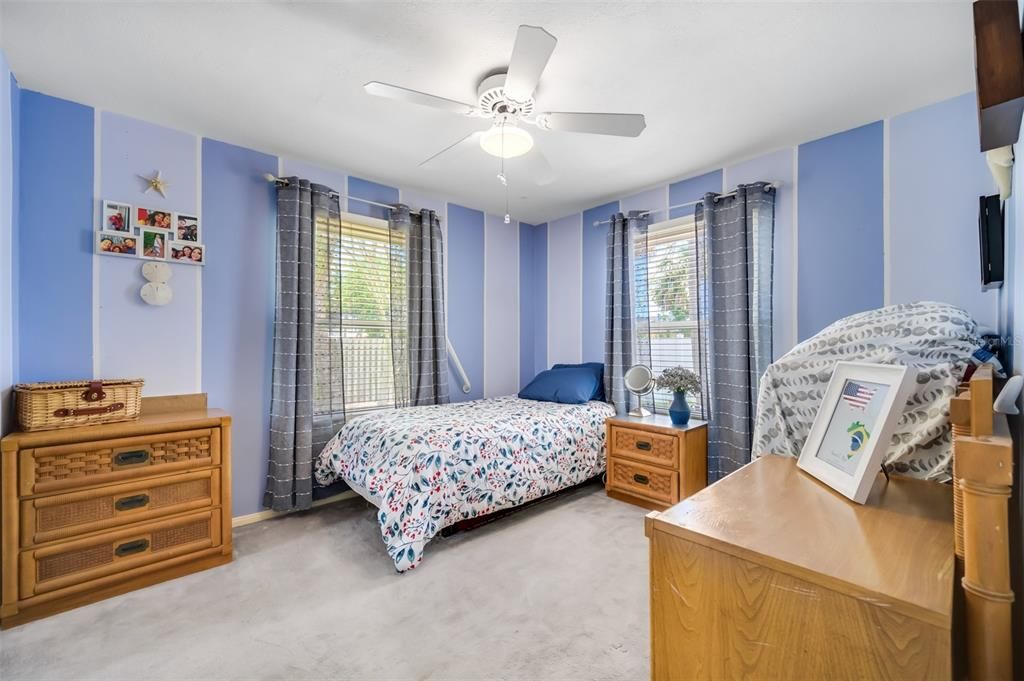 For Sale: $540,000 (2 beds, 1 baths, 1077 Square Feet)