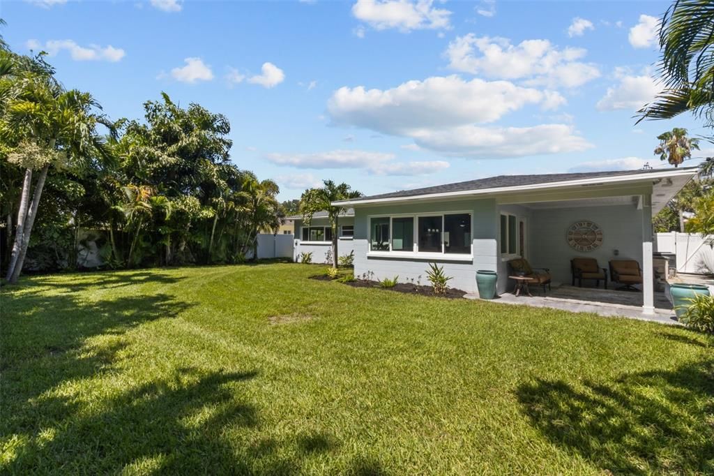 For Sale: $900,000 (3 beds, 2 baths, 1542 Square Feet)