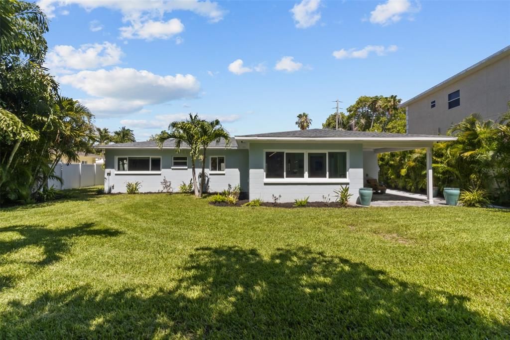 For Sale: $900,000 (3 beds, 2 baths, 1542 Square Feet)