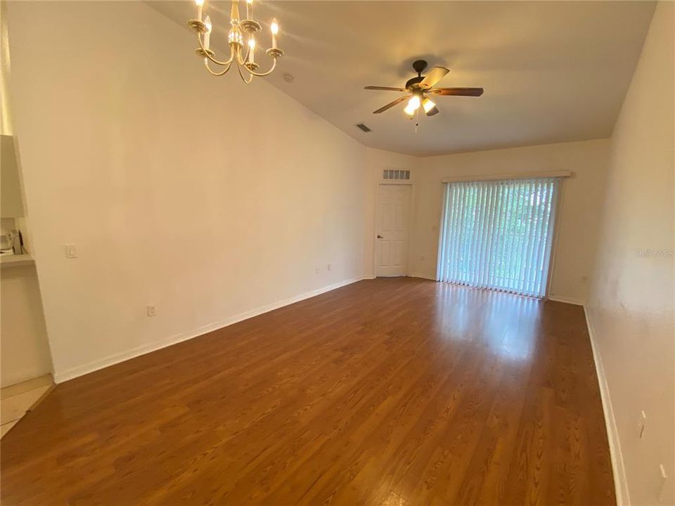 For Rent: $1,795 (3 beds, 2 baths, 1202 Square Feet)