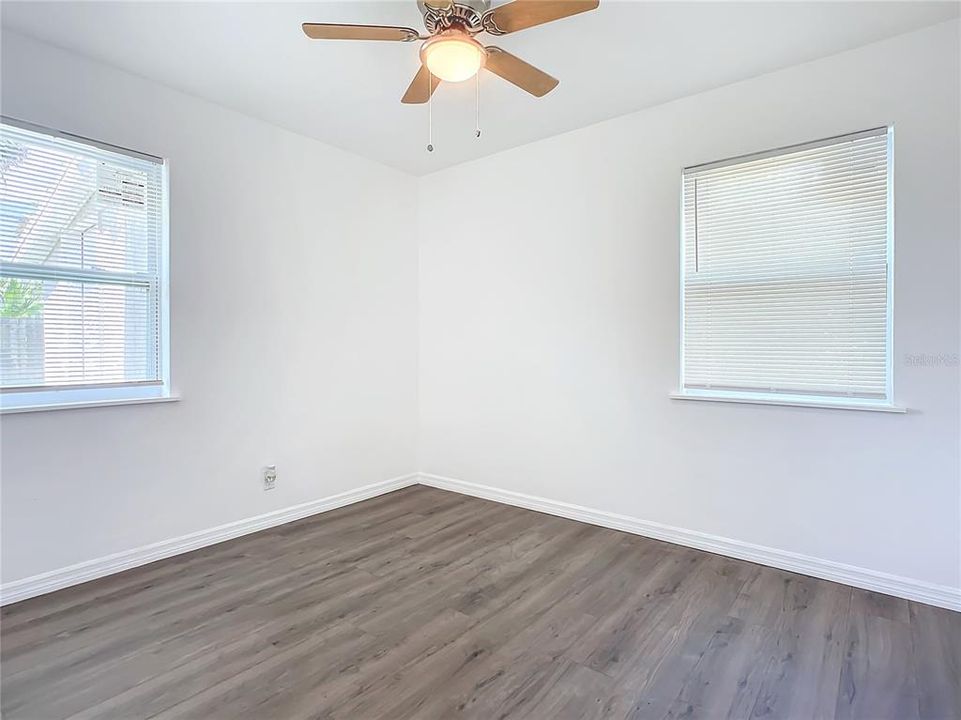 For Sale: $385,000 (2 beds, 1 baths, 1096 Square Feet)