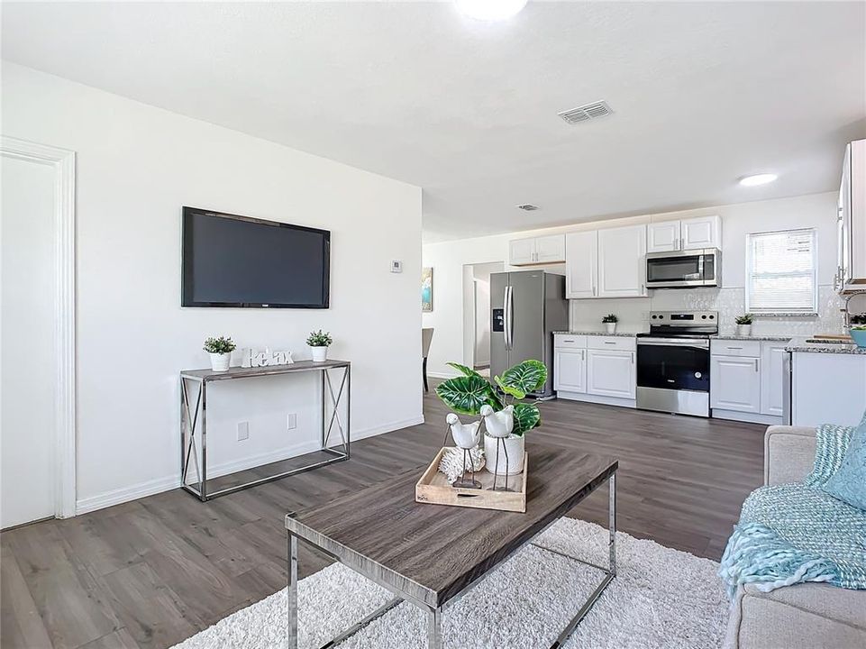 For Sale: $385,000 (2 beds, 1 baths, 1096 Square Feet)