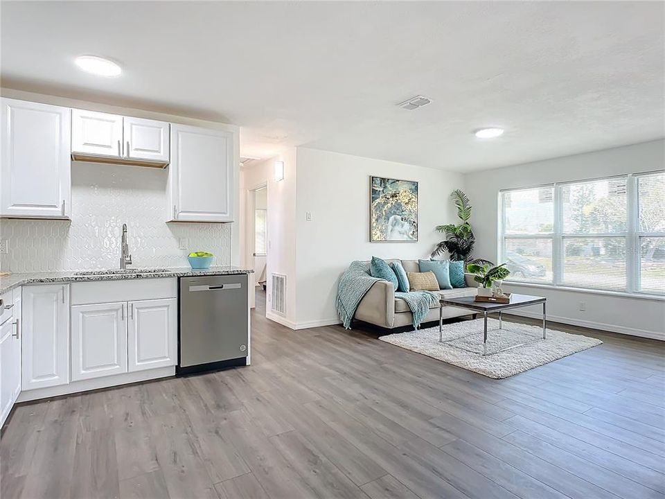 For Sale: $385,000 (2 beds, 1 baths, 1096 Square Feet)