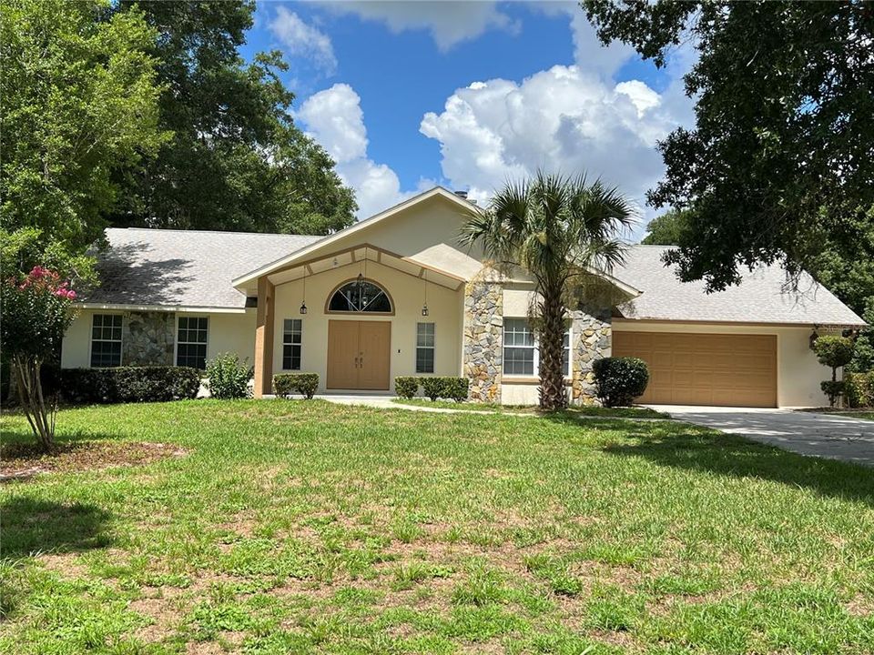 Great SE Ocala home for you!  Come see!!