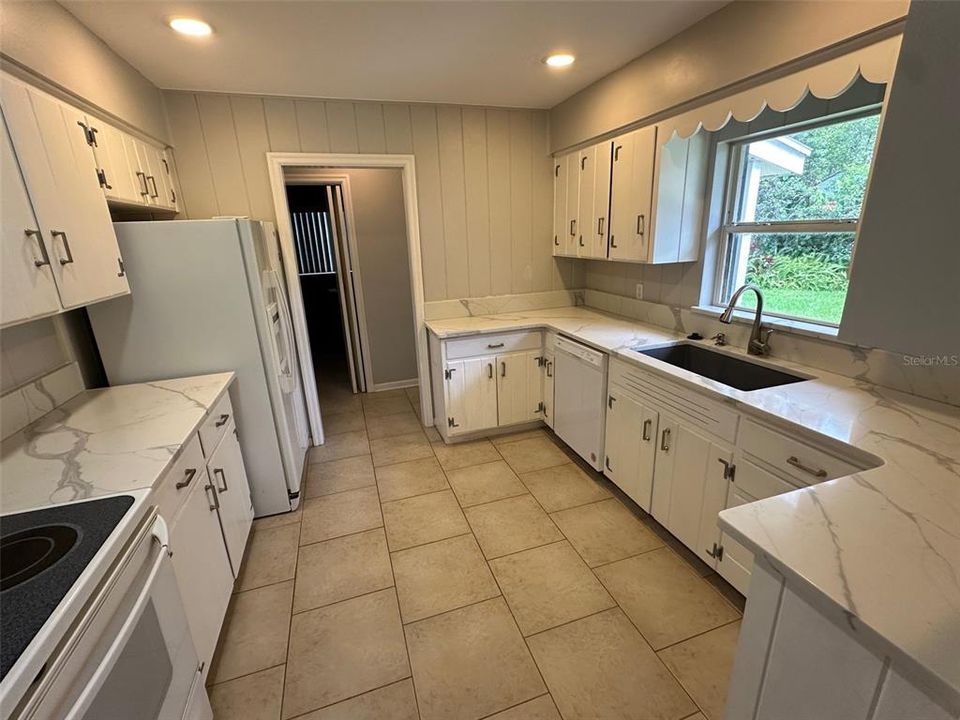 For Rent: $2,350 (3 beds, 1 baths, 1426 Square Feet)