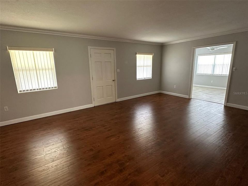 For Rent: $2,350 (3 beds, 1 baths, 1426 Square Feet)