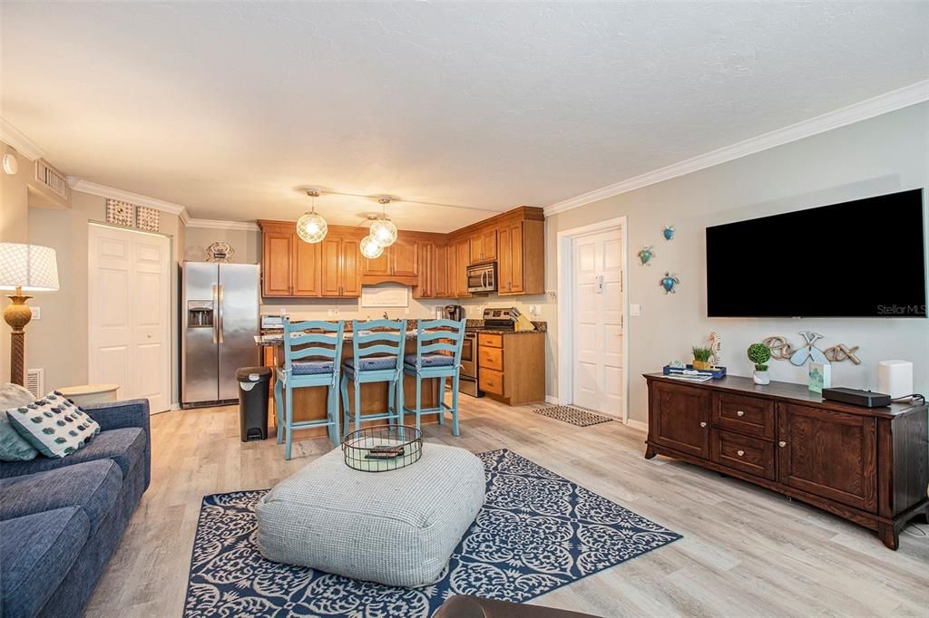 For Sale: $199,999 (1 beds, 1 baths, 679 Square Feet)