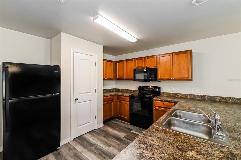 For Rent: $2,245 (4 beds, 2 baths, 1401 Square Feet)