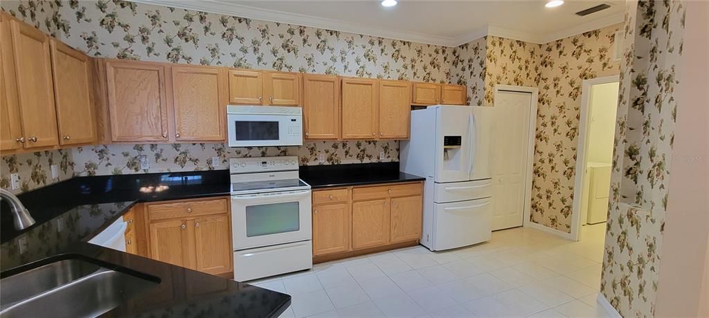 For Rent: $2,400 (3 beds, 2 baths, 1690 Square Feet)