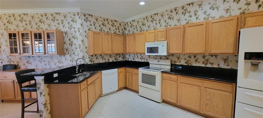 For Rent: $2,400 (3 beds, 2 baths, 1690 Square Feet)