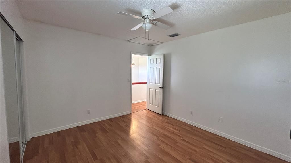 For Sale: $219,600 (2 beds, 1 baths, 1157 Square Feet)