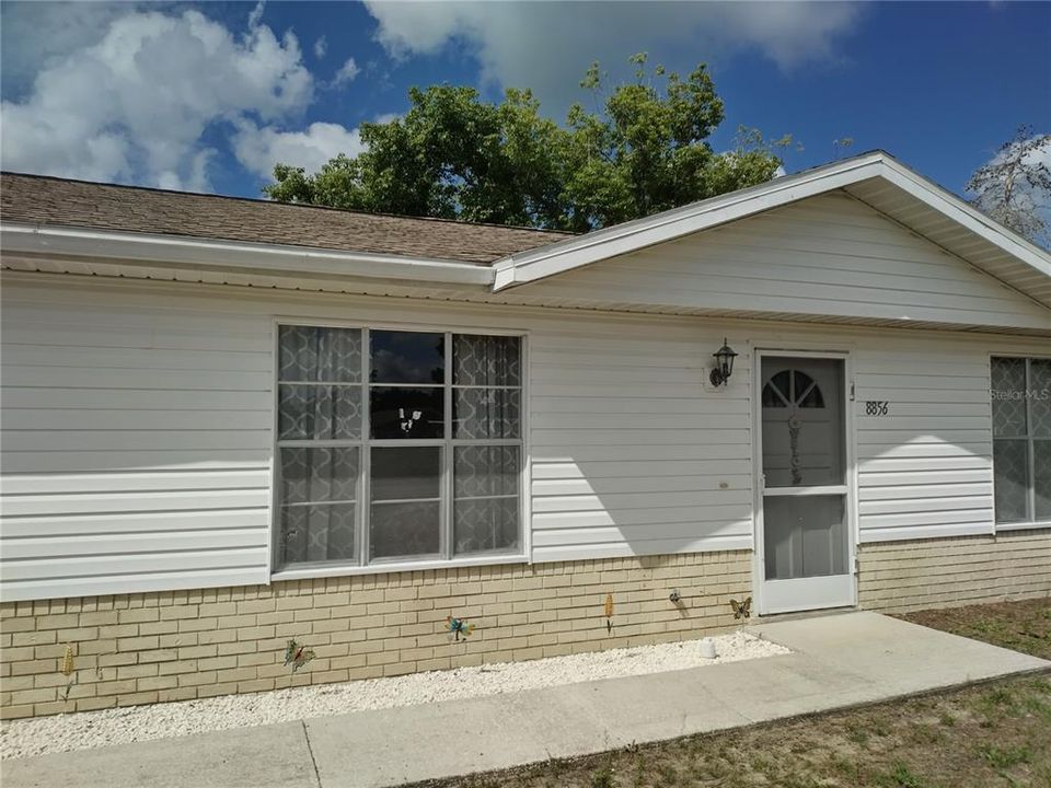 For Sale: $149,000 (2 beds, 1 baths, 912 Square Feet)