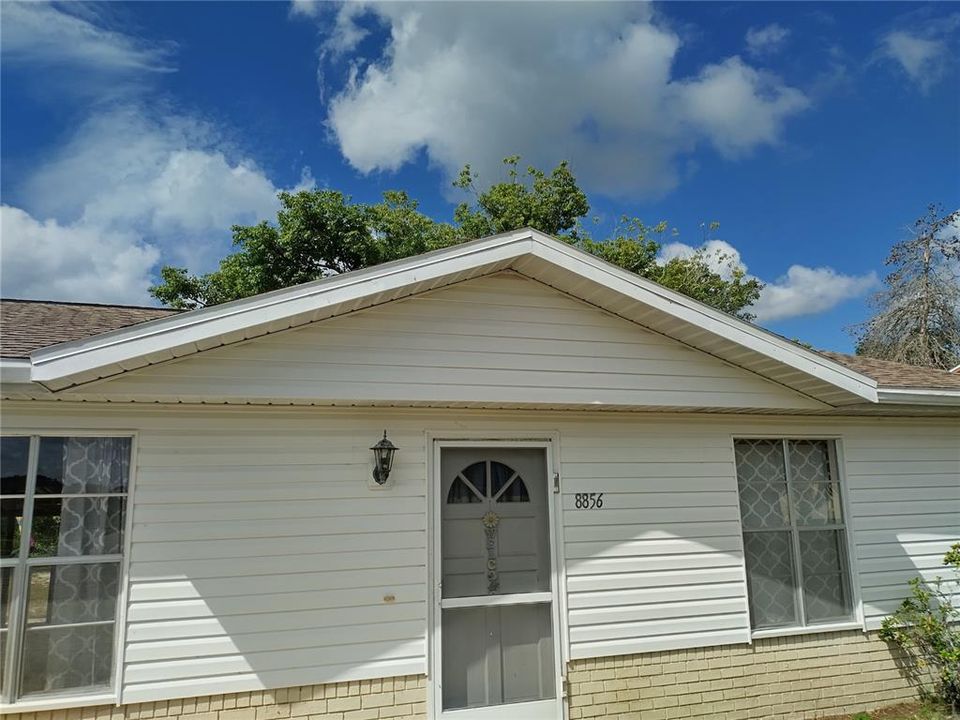 For Sale: $149,000 (2 beds, 1 baths, 912 Square Feet)