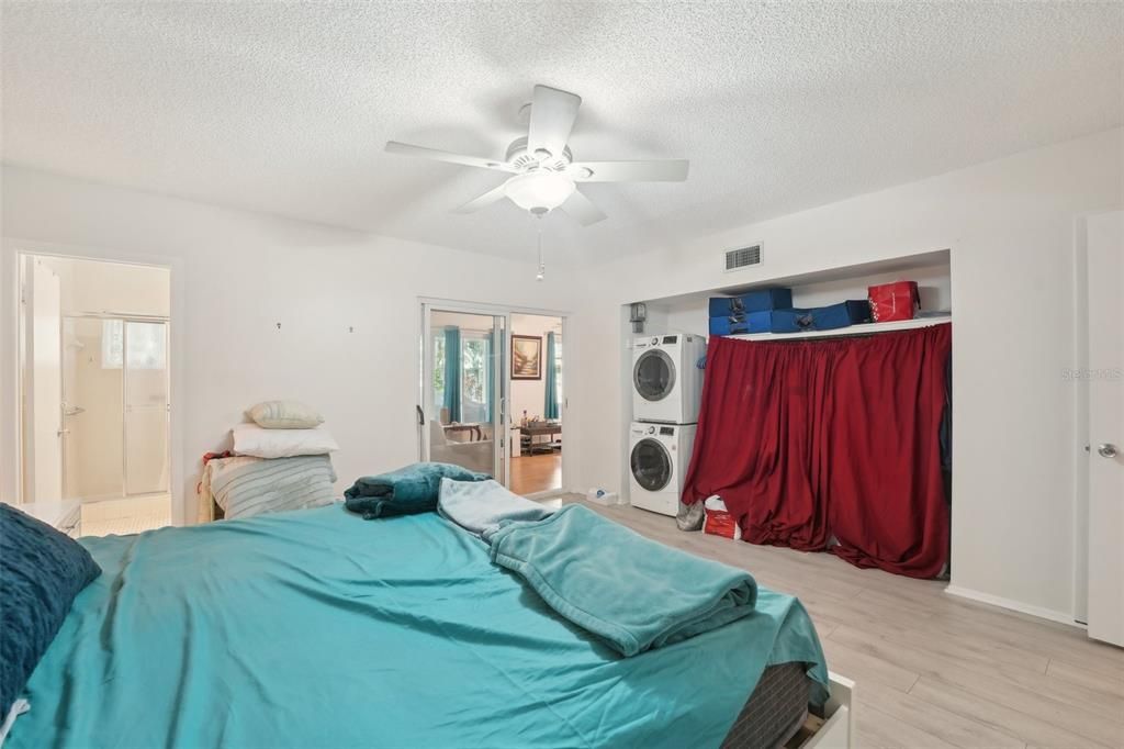 For Sale: $225,000 (2 beds, 2 baths, 1400 Square Feet)