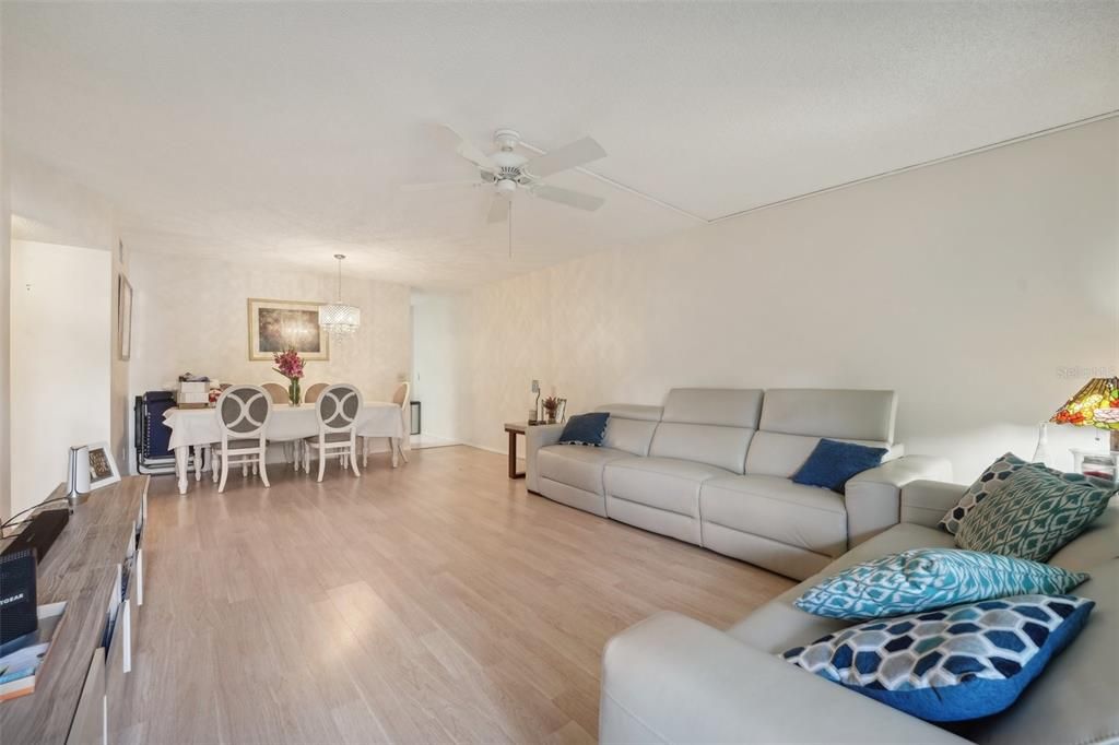 For Sale: $225,000 (2 beds, 2 baths, 1400 Square Feet)