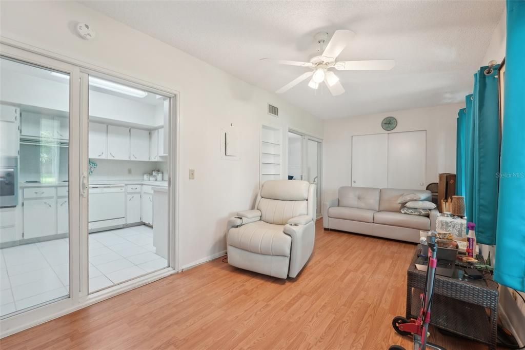 For Sale: $225,000 (2 beds, 2 baths, 1400 Square Feet)