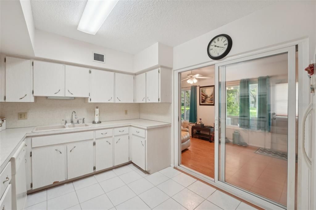 For Sale: $225,000 (2 beds, 2 baths, 1400 Square Feet)