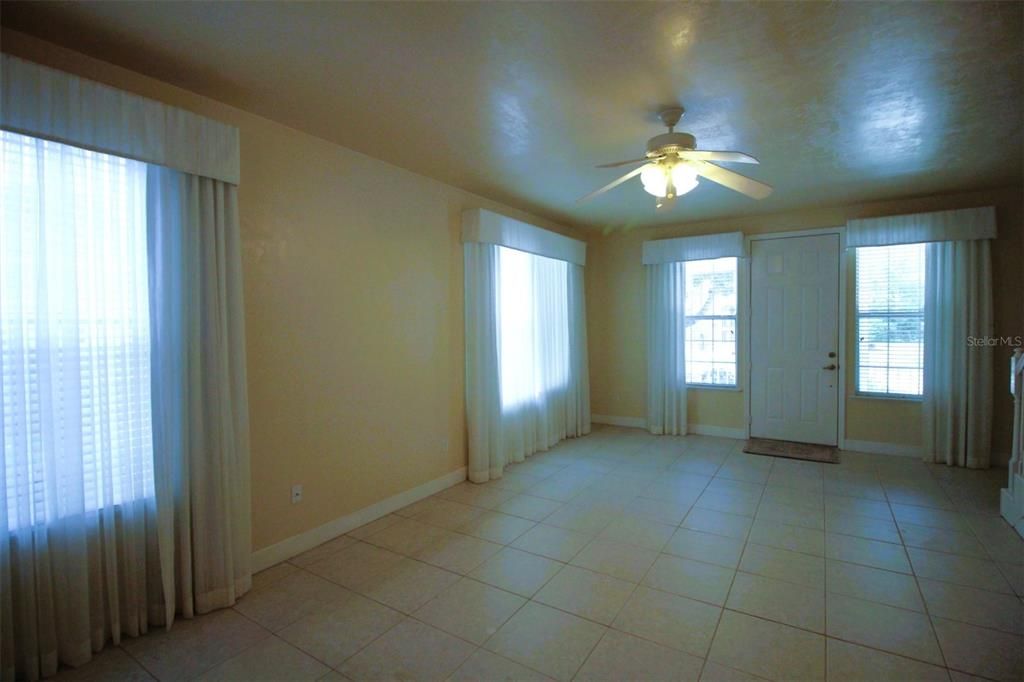 For Rent: $3,200 (3 beds, 3 baths, 2300 Square Feet)