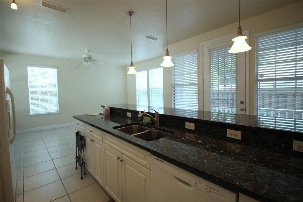 For Rent: $3,200 (3 beds, 3 baths, 2300 Square Feet)