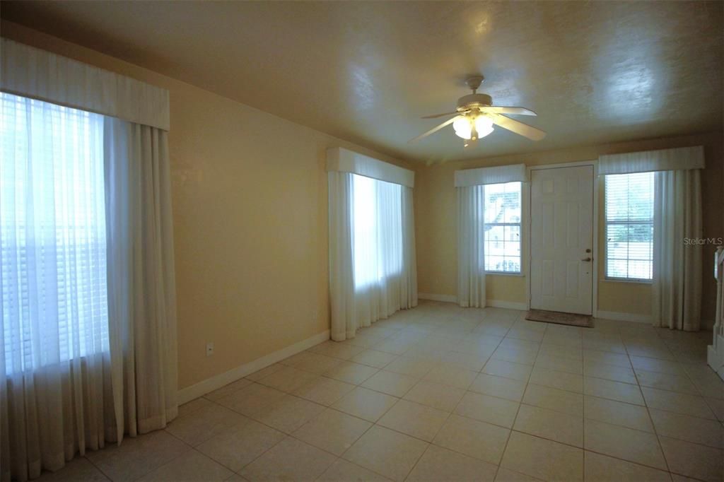 For Rent: $3,200 (3 beds, 3 baths, 2300 Square Feet)