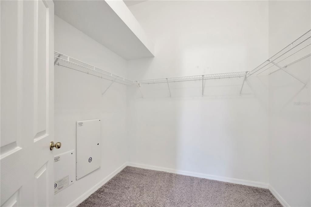 Active With Contract: $2,400 (3 beds, 2 baths, 1928 Square Feet)