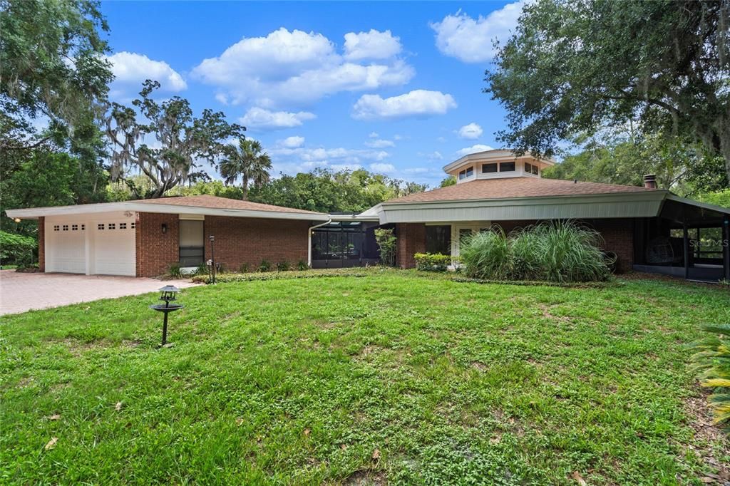 For Sale: $850,000 (3 beds, 3 baths, 2486 Square Feet)