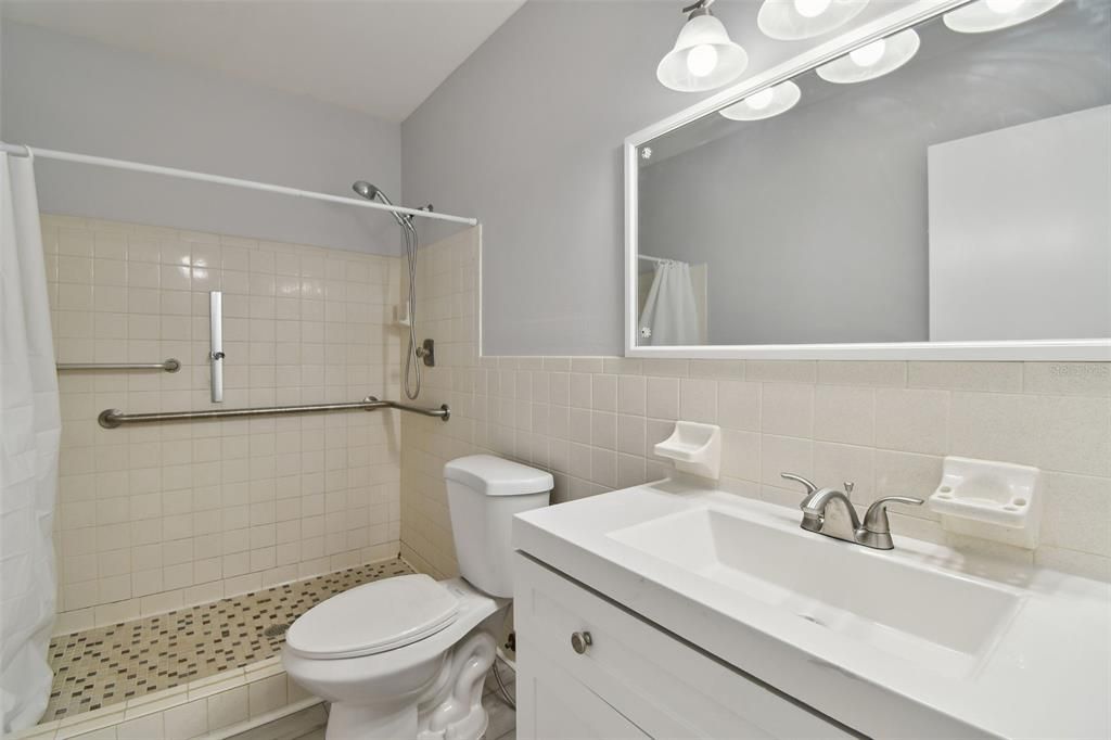 PRIMARY EN SUITE BATH