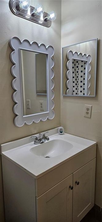 2nd bathroom, 2nd linen closet outside of bathroom.