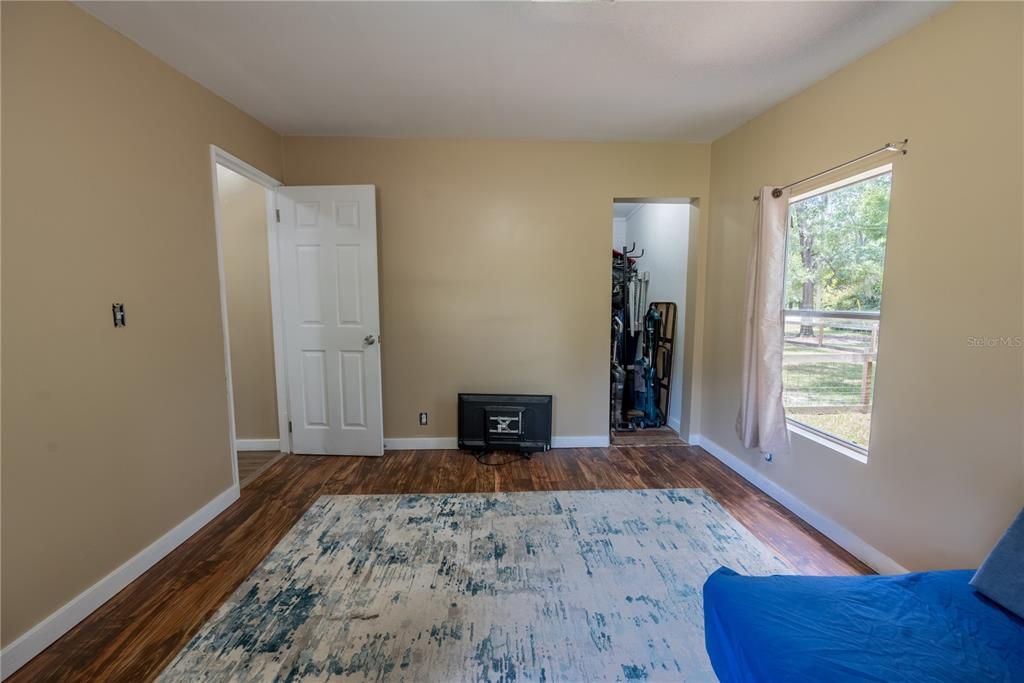 Active With Contract: $169,000 (3 beds, 2 baths, 1512 Square Feet)