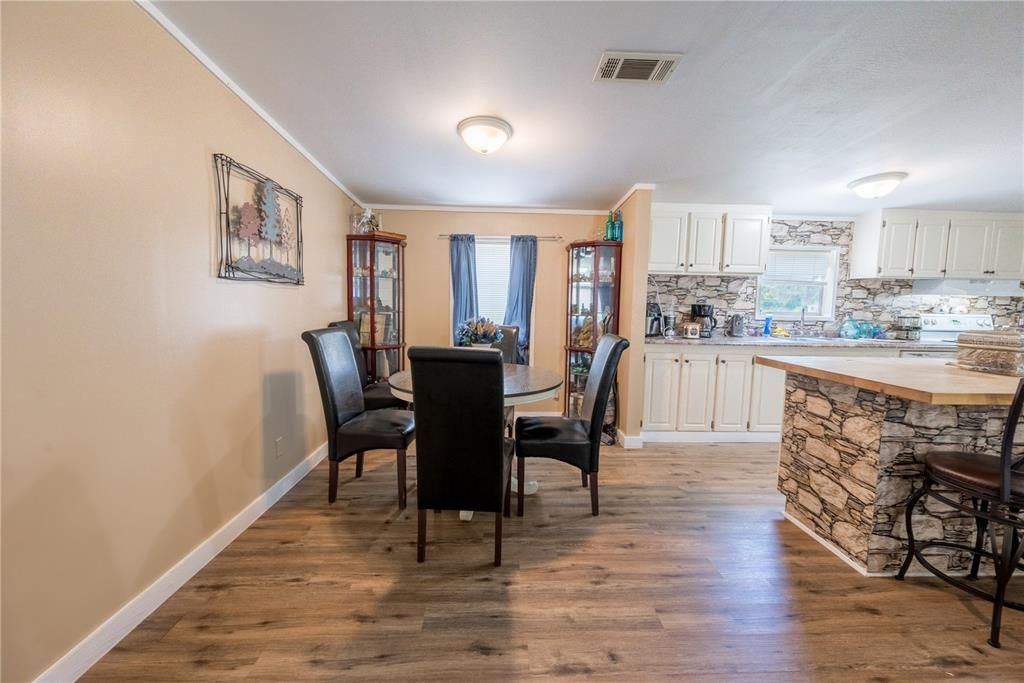 Active With Contract: $169,000 (3 beds, 2 baths, 1512 Square Feet)