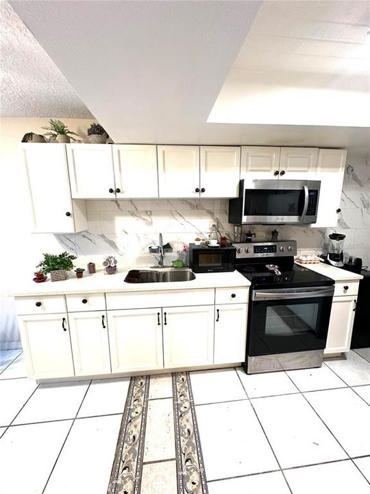 For Sale: $229,000 (2 beds, 2 baths, 960 Square Feet)