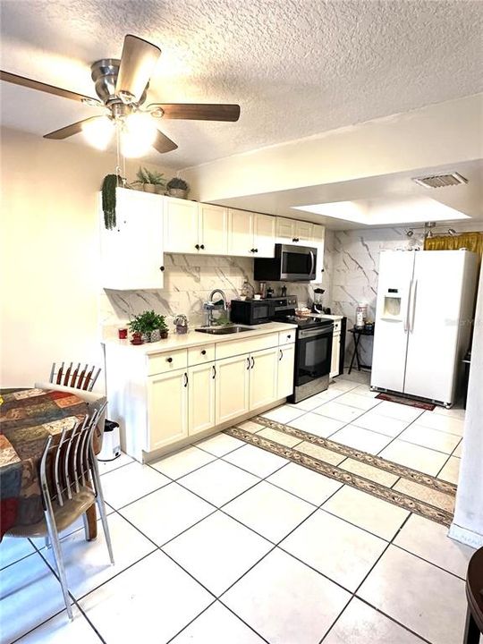 For Sale: $229,000 (2 beds, 2 baths, 960 Square Feet)