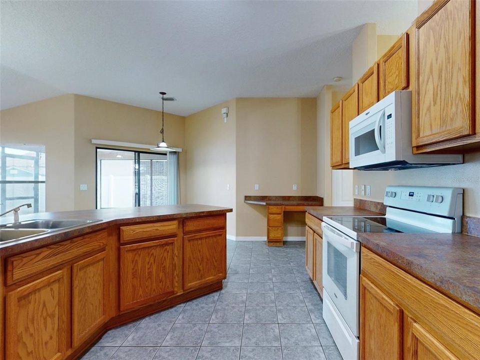 For Rent: $2,400 (3 beds, 2 baths, 2141 Square Feet)