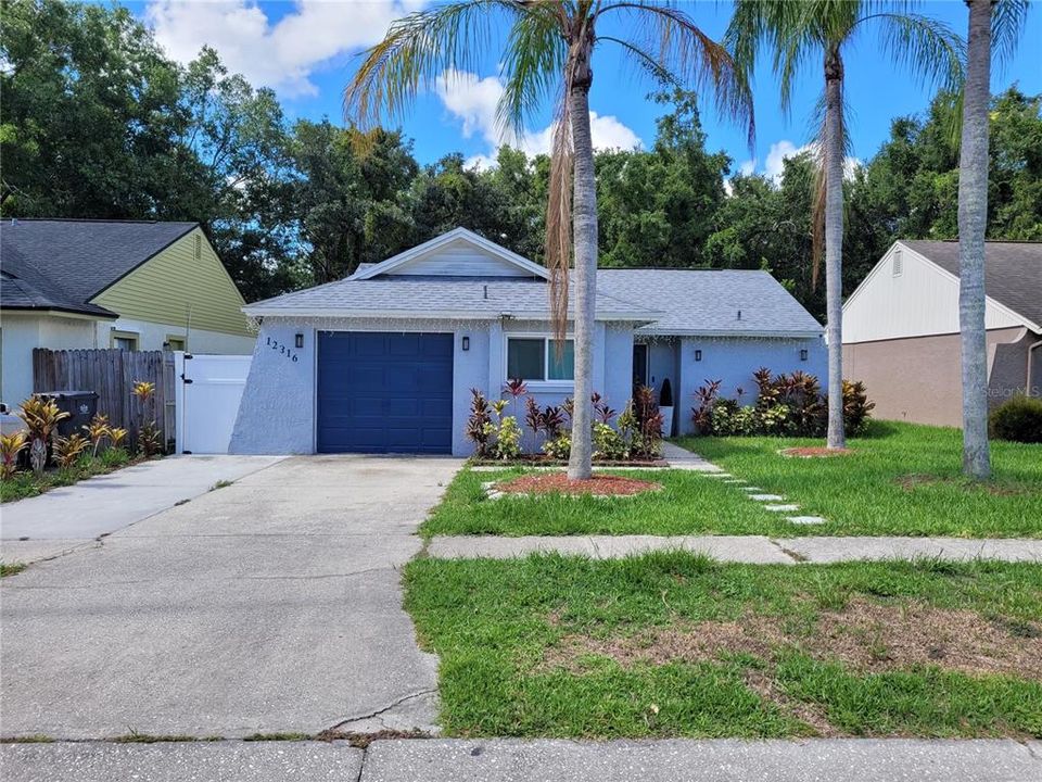 For Sale: $395,000 (3 beds, 2 baths, 945 Square Feet)