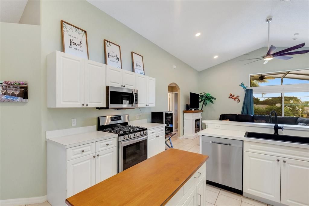 For Sale: $429,900 (3 beds, 2 baths, 1727 Square Feet)