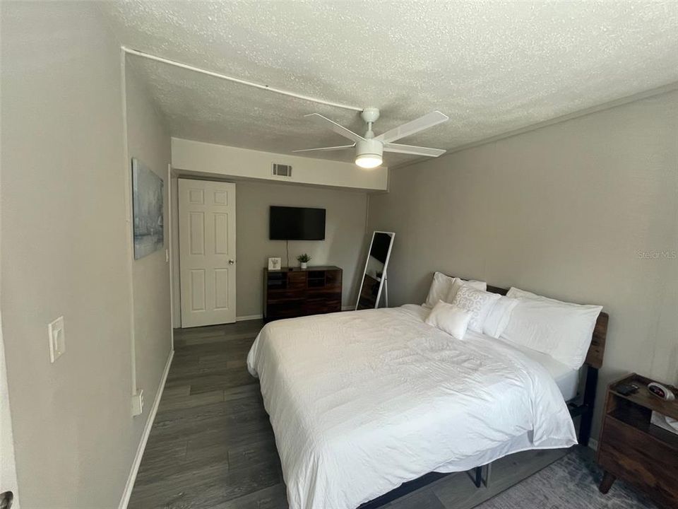 For Rent: $1,500 (2 beds, 1 baths, 889 Square Feet)